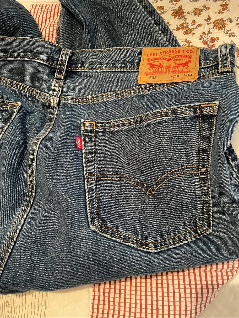 Levi’s 505 men’s 5 pocket classic denim jeans in size 36 x 32